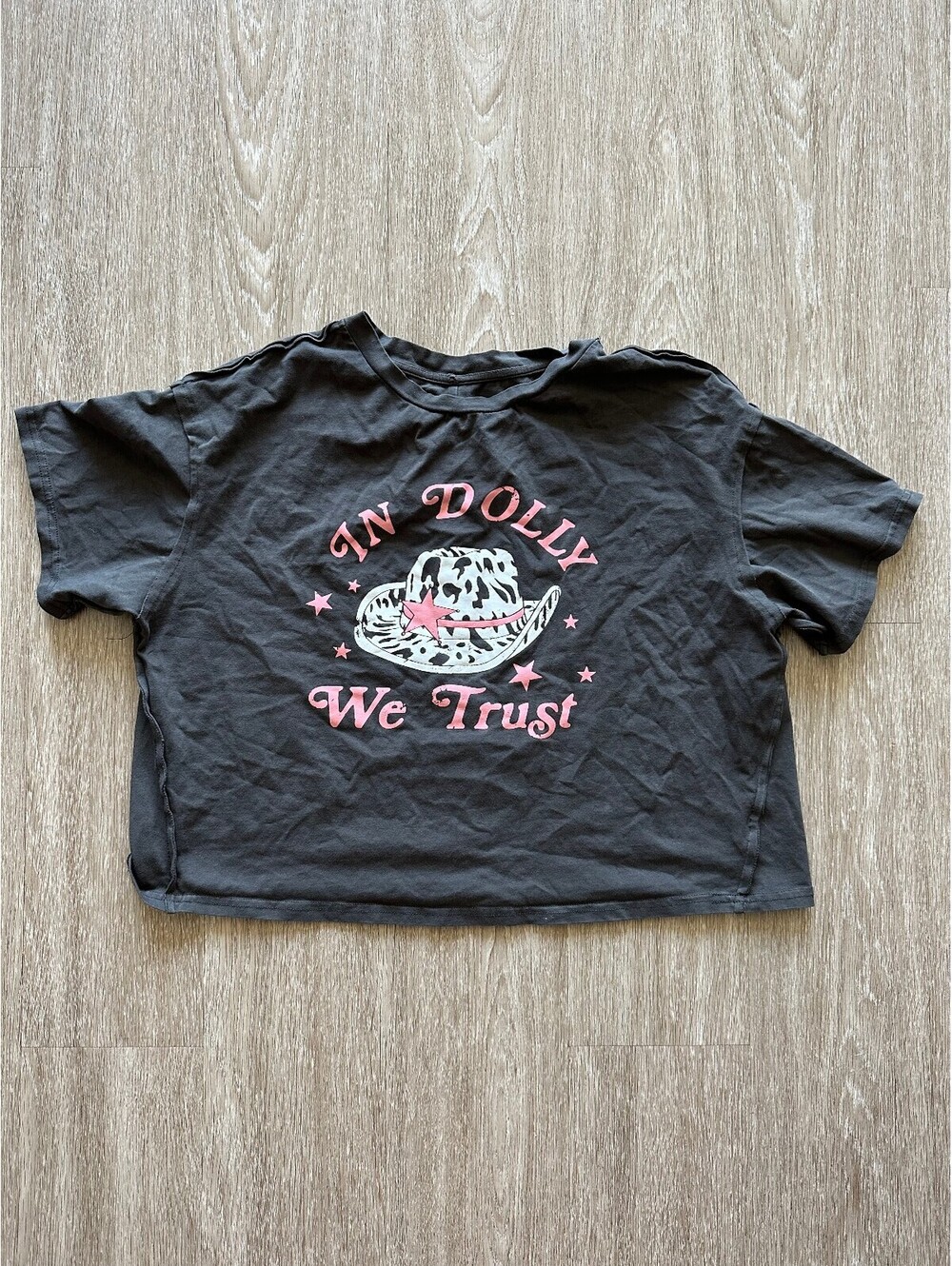 Women's Black In Dolly We Trust Graphic Cropped T Shirt